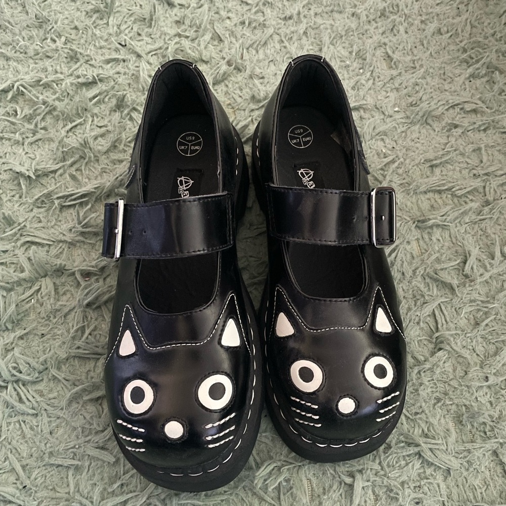 T.U.K. Footwear Cute Cat  Mary Jane Shoes. Size 9.